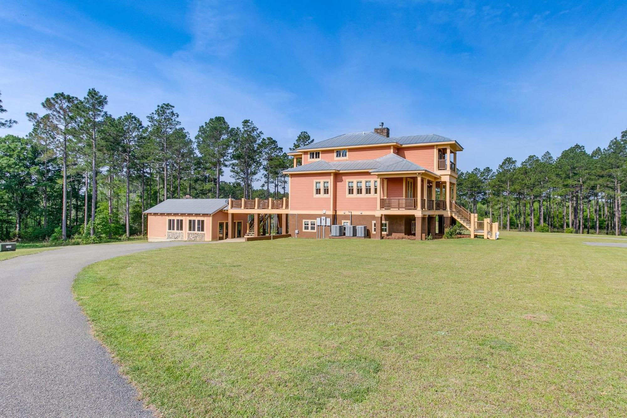 Secluded Home With Deck - Near Downtown Fitzgerald! Dış mekan fotoğraf